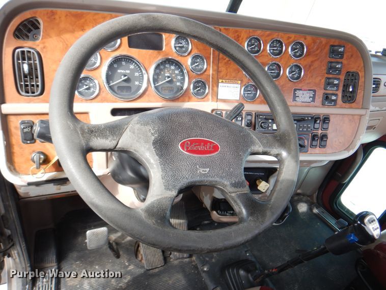 image for item DN7257 2009 Peterbilt 388  semi truck