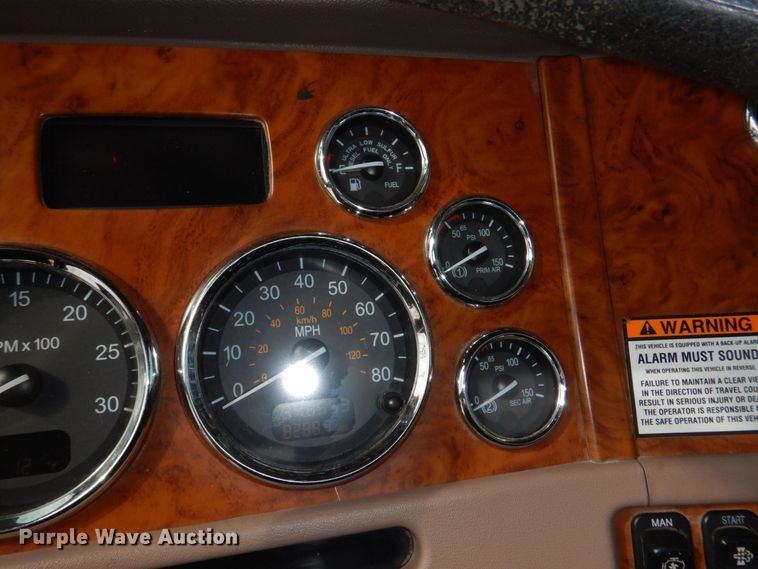 image for item DN7257 2009 Peterbilt 388  semi truck