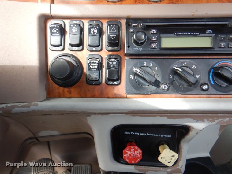 image for item DN7257 2009 Peterbilt 388  semi truck