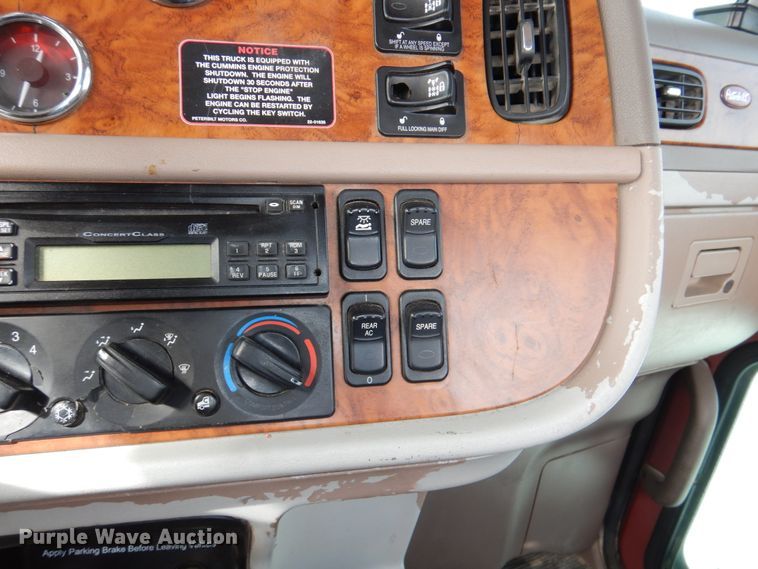 image for item DN7257 2009 Peterbilt 388  semi truck