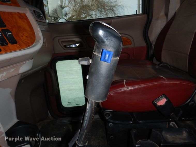 image for item DN7257 2009 Peterbilt 388  semi truck