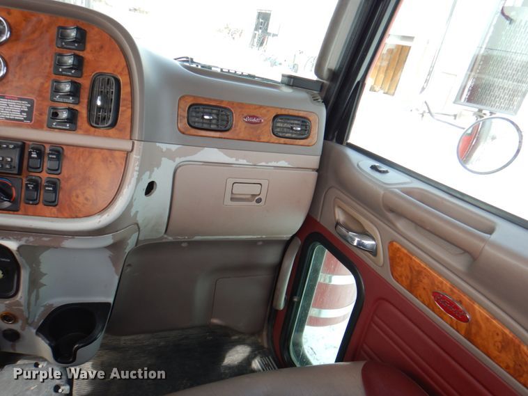 image for item DN7257 2009 Peterbilt 388  semi truck