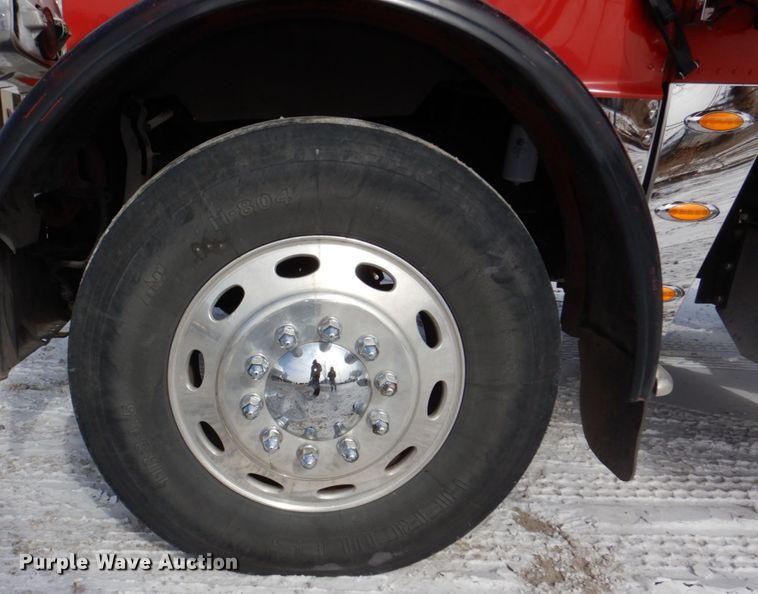 image for item DN7257 2009 Peterbilt 388  semi truck