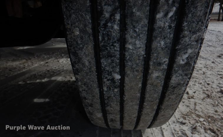 image for item DN7257 2009 Peterbilt 388  semi truck