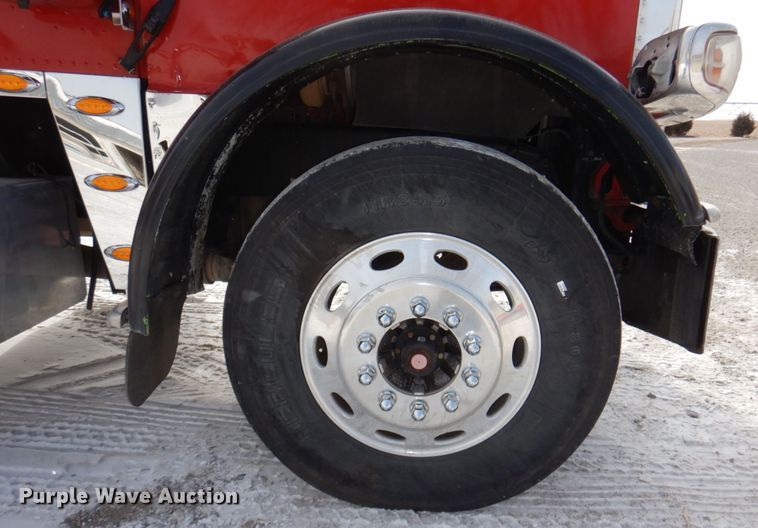 image for item DN7257 2009 Peterbilt 388  semi truck