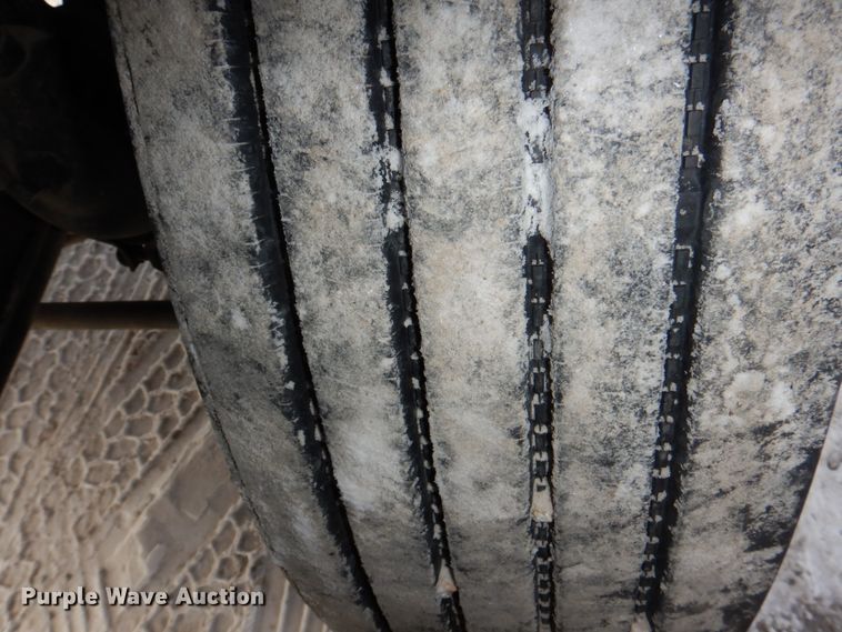 image for item DN7257 2009 Peterbilt 388  semi truck