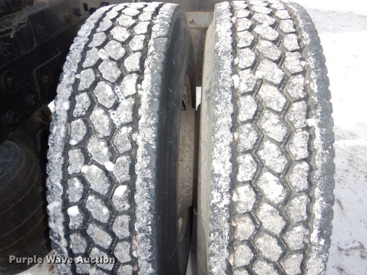 image for item DN7257 2009 Peterbilt 388  semi truck