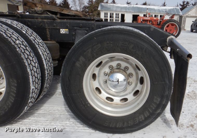 image for item DN7257 2009 Peterbilt 388  semi truck