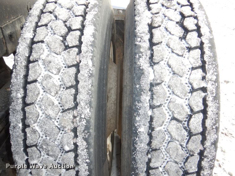 image for item DN7257 2009 Peterbilt 388  semi truck