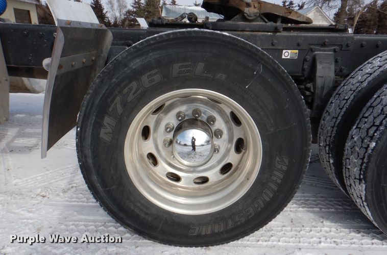 image for item DN7257 2009 Peterbilt 388  semi truck