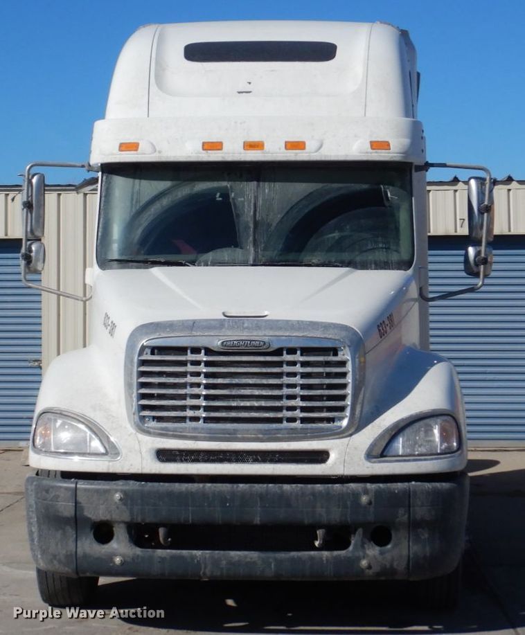 image for item DN7262 2007 Freightliner Columbia 120  semi truck