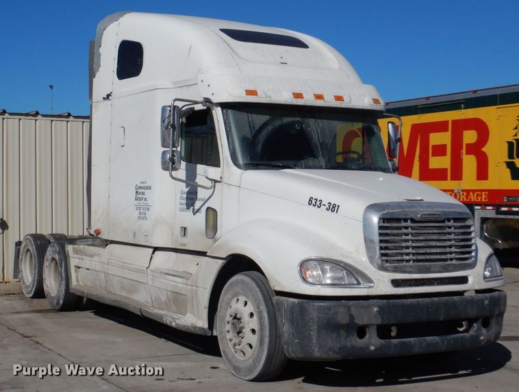 image for item DN7262 2007 Freightliner Columbia 120  semi truck