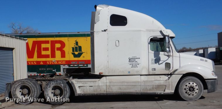 image for item DN7262 2007 Freightliner Columbia 120  semi truck