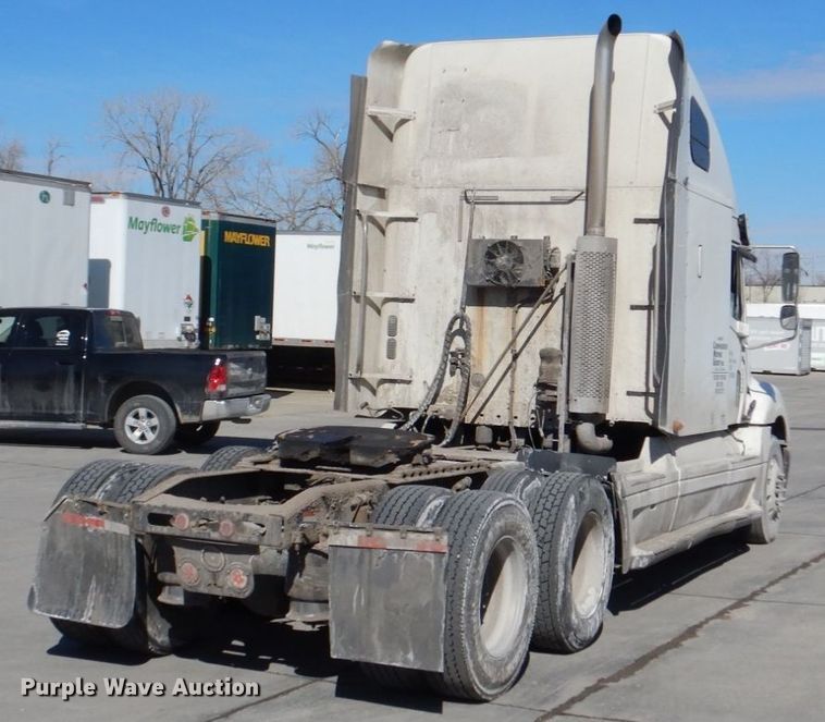 image for item DN7262 2007 Freightliner Columbia 120  semi truck