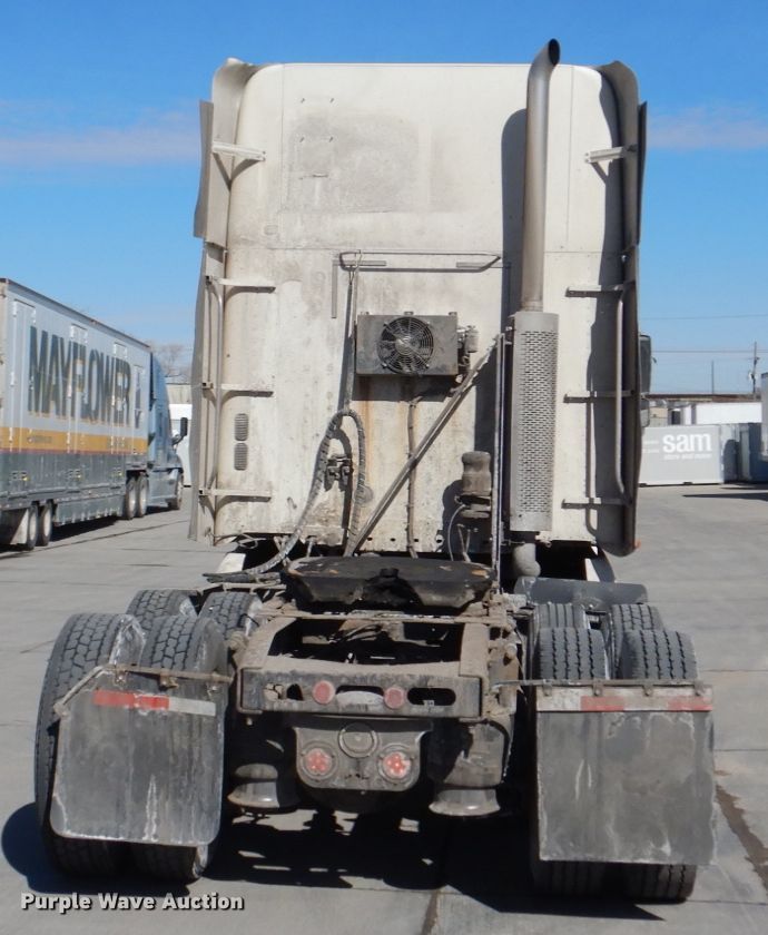 image for item DN7262 2007 Freightliner Columbia 120  semi truck