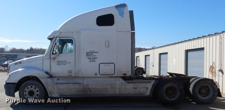 image for item DN7262 2007 Freightliner Columbia 120  semi truck