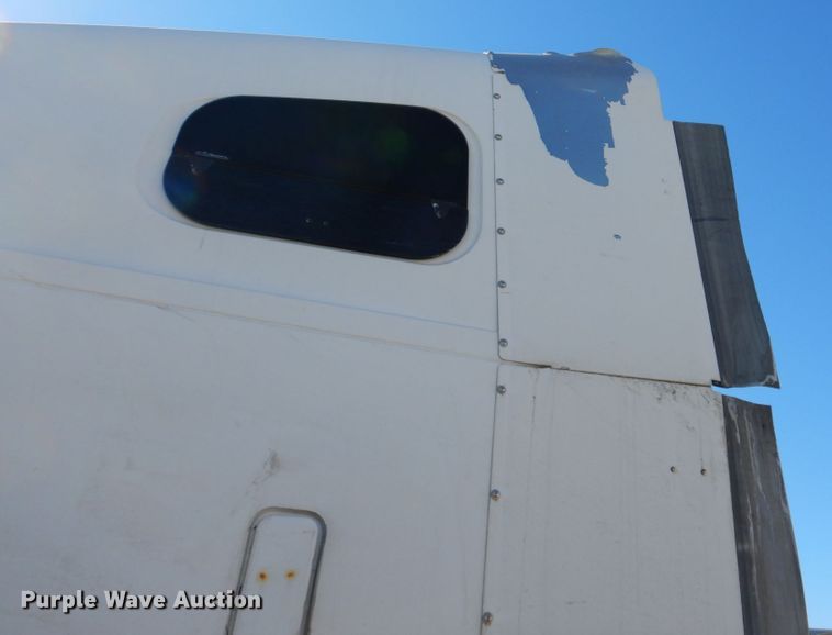 image for item DN7262 2007 Freightliner Columbia 120  semi truck