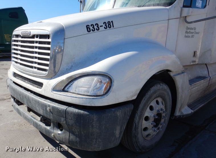 image for item DN7262 2007 Freightliner Columbia 120  semi truck