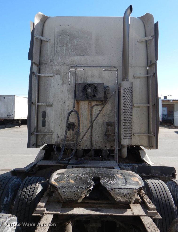 image for item DN7262 2007 Freightliner Columbia 120  semi truck