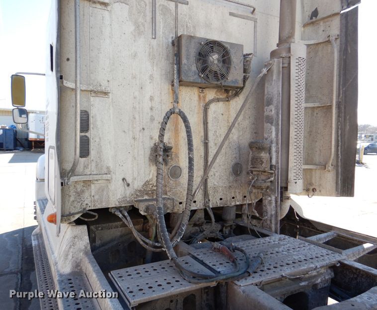 image for item DN7262 2007 Freightliner Columbia 120  semi truck