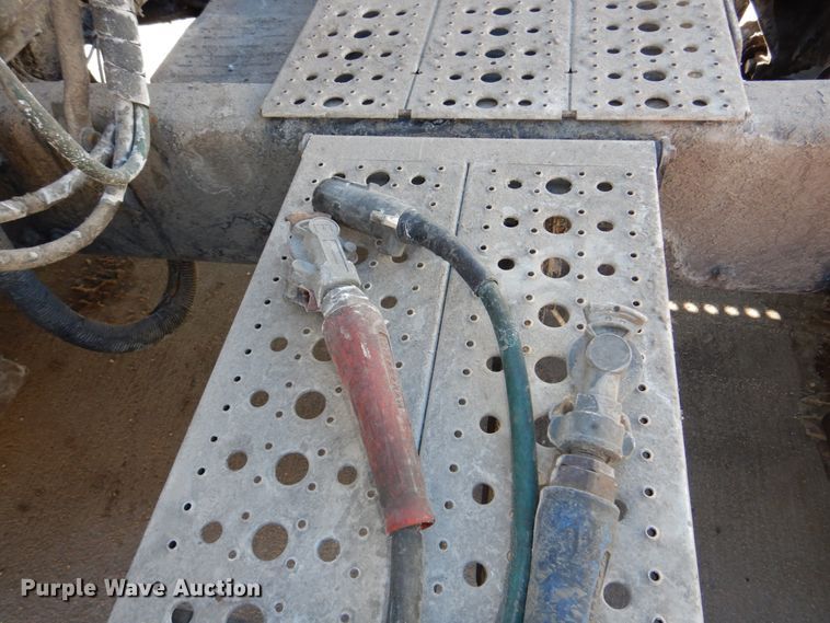 image for item DN7262 2007 Freightliner Columbia 120  semi truck