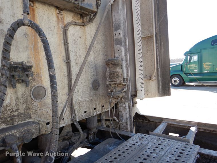 image for item DN7262 2007 Freightliner Columbia 120  semi truck