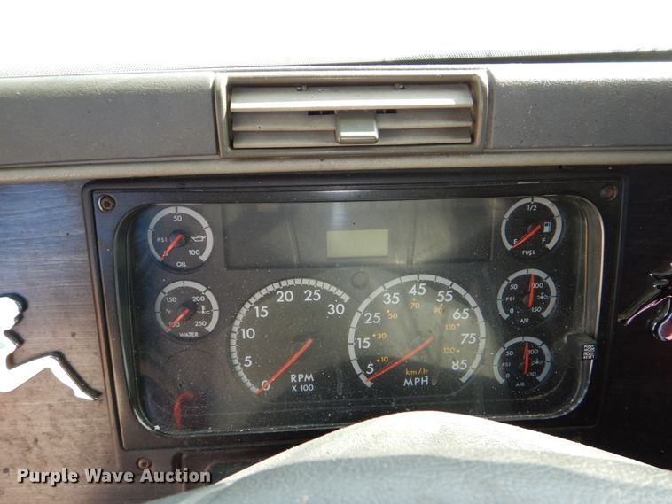 image for item DN7262 2007 Freightliner Columbia 120  semi truck