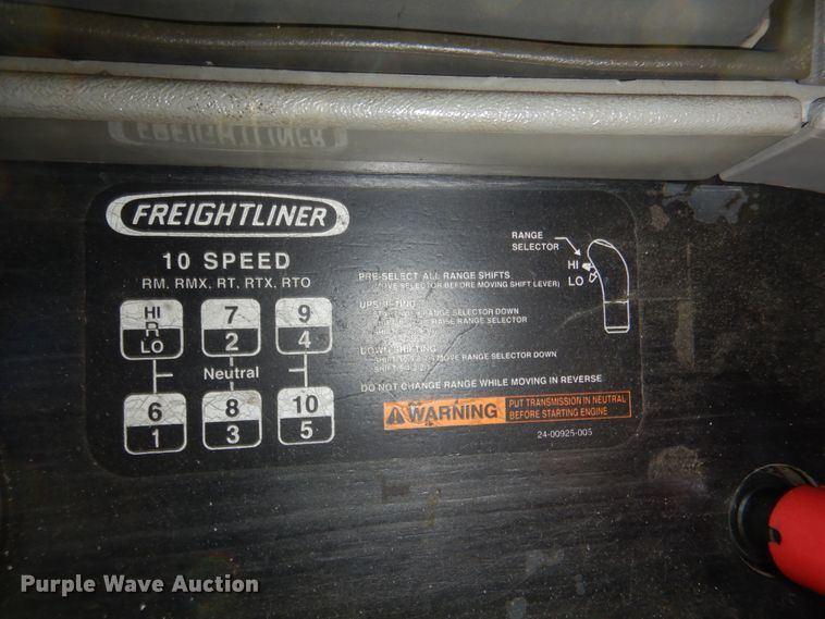 image for item DN7262 2007 Freightliner Columbia 120  semi truck
