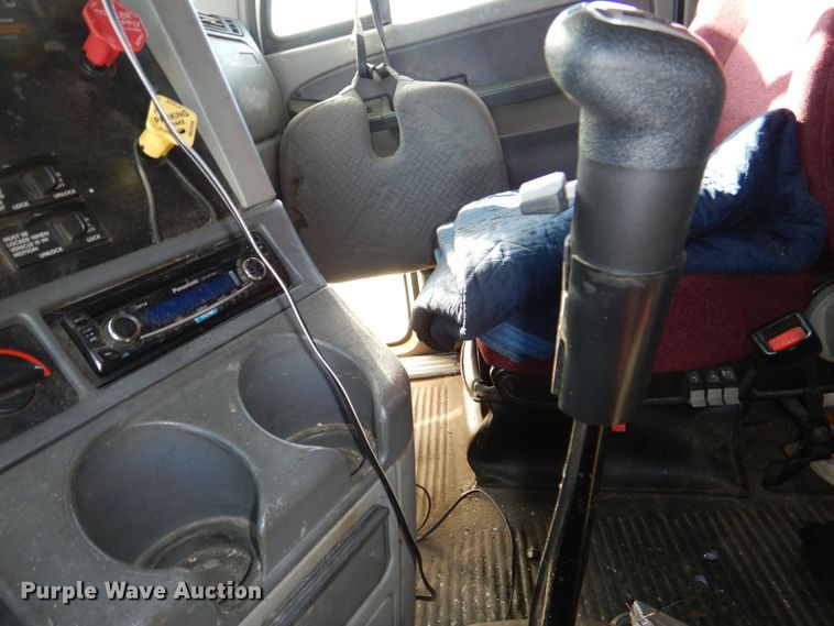 image for item DN7262 2007 Freightliner Columbia 120  semi truck