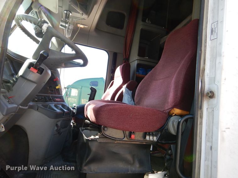 image for item DN7262 2007 Freightliner Columbia 120  semi truck