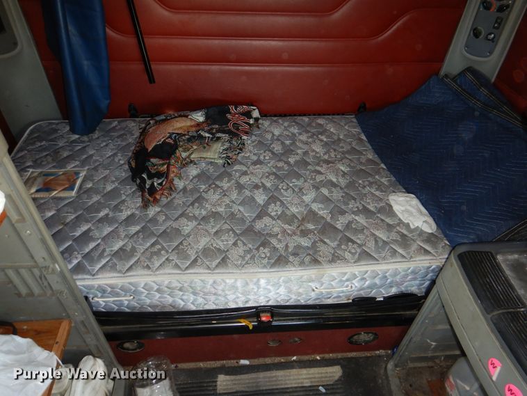 image for item DN7262 2007 Freightliner Columbia 120  semi truck