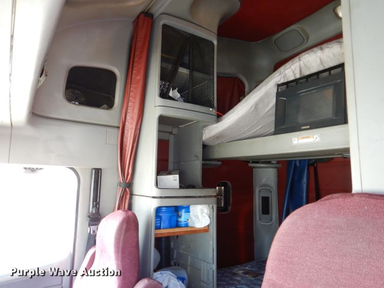 image for item DN7262 2007 Freightliner Columbia 120  semi truck