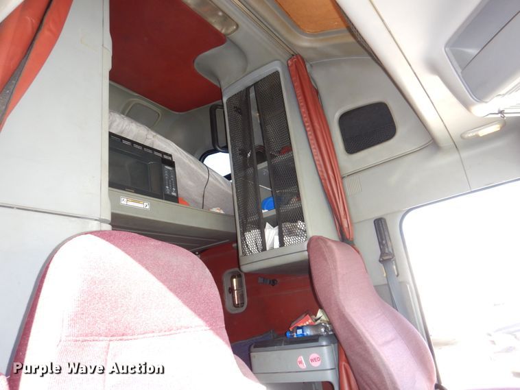 image for item DN7262 2007 Freightliner Columbia 120  semi truck