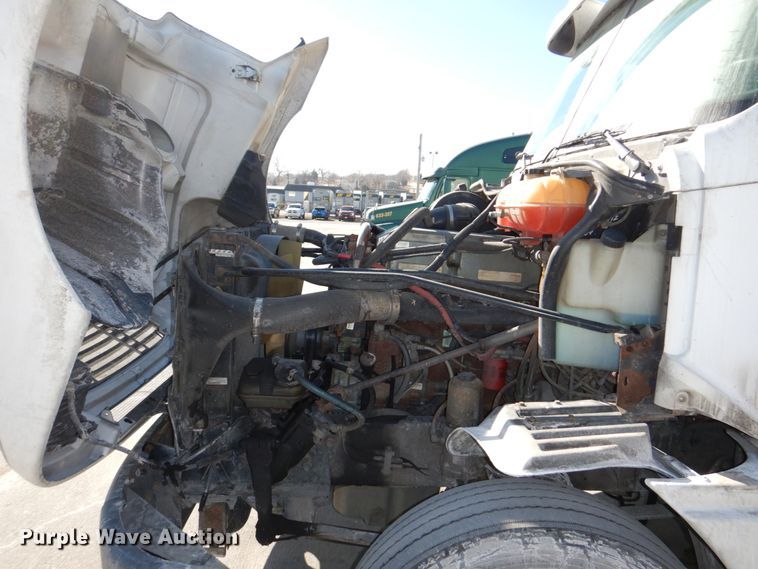 image for item DN7262 2007 Freightliner Columbia 120  semi truck