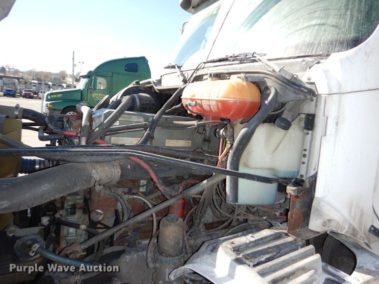 image for item DN7262 2007 Freightliner Columbia 120  semi truck