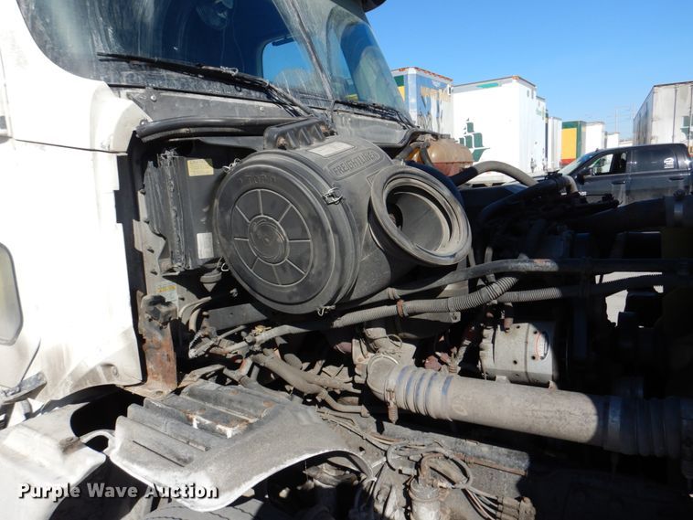 image for item DN7262 2007 Freightliner Columbia 120  semi truck