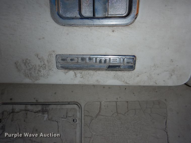 image for item DN7262 2007 Freightliner Columbia 120  semi truck