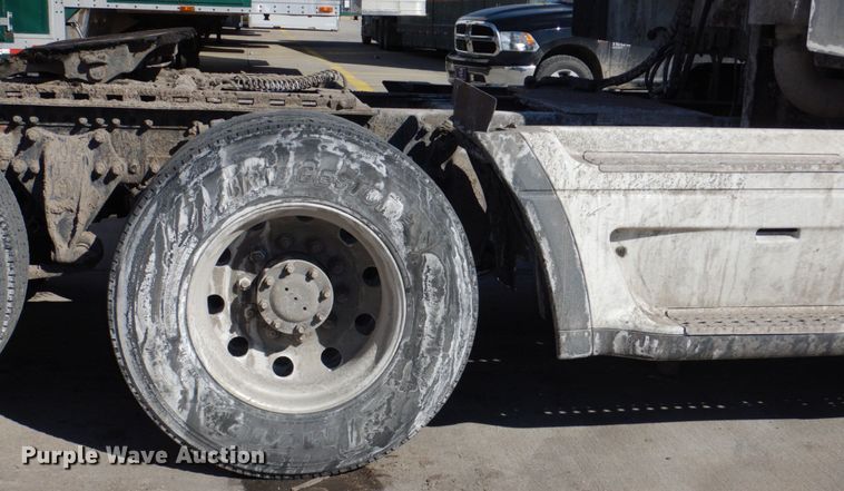 image for item DN7262 2007 Freightliner Columbia 120  semi truck