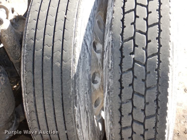 image for item DN7262 2007 Freightliner Columbia 120  semi truck