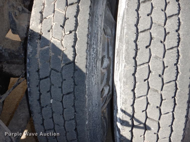 image for item DN7262 2007 Freightliner Columbia 120  semi truck