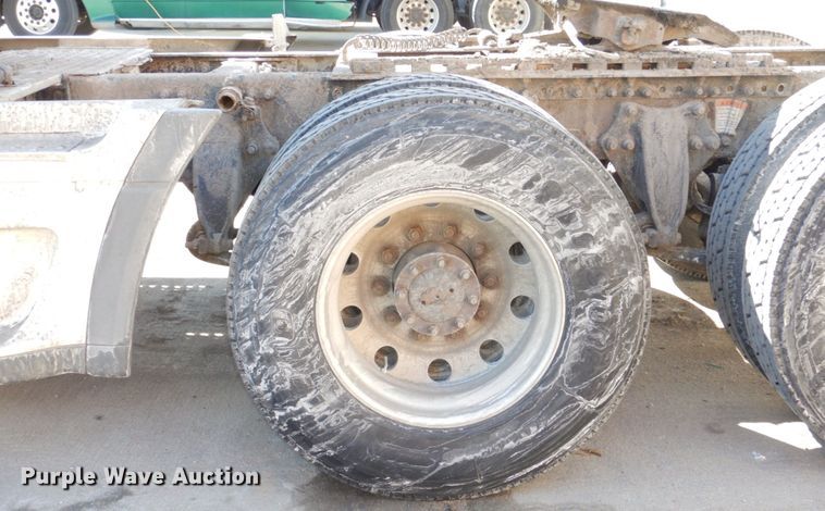 image for item DN7262 2007 Freightliner Columbia 120  semi truck