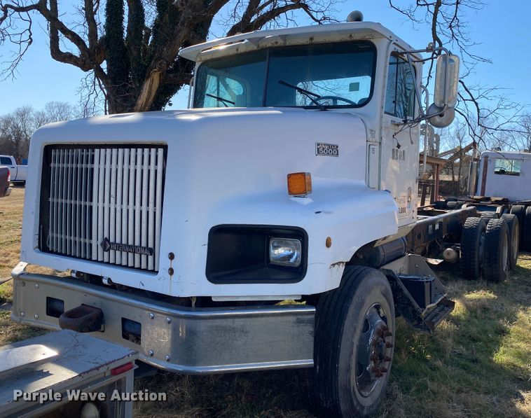 image for item IG9711 1999 International Paystar F5070  semi truck