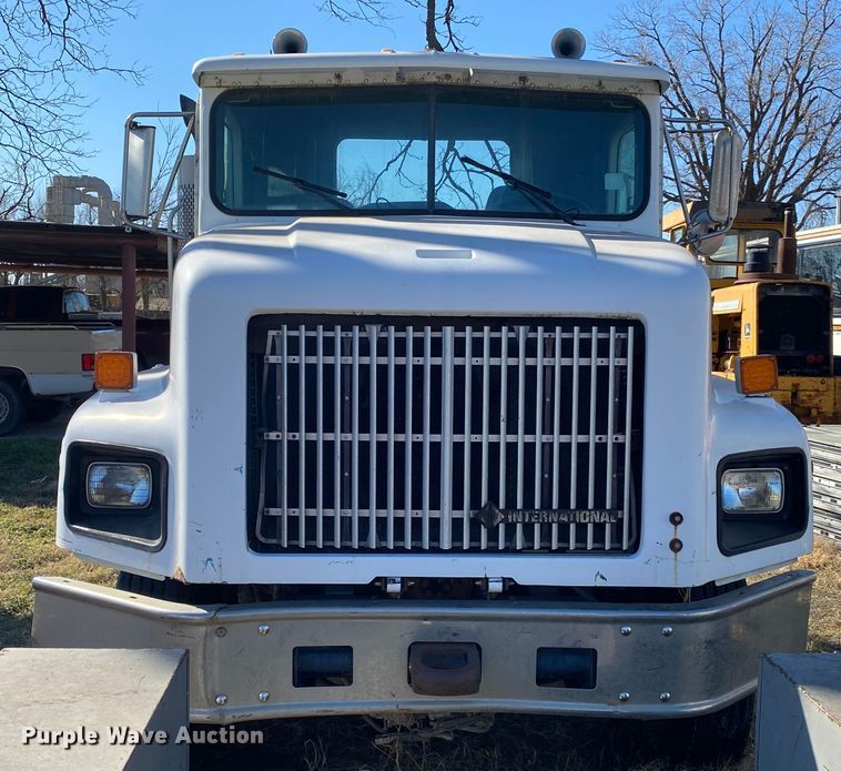 image for item IG9711 1999 International Paystar F5070  semi truck