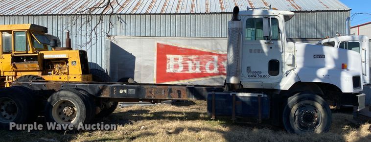 image for item IG9711 1999 International Paystar F5070  semi truck