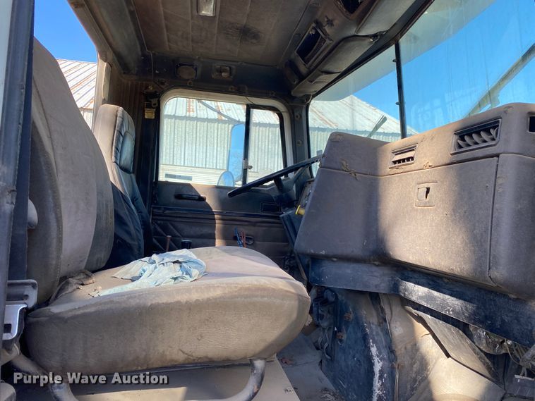 image for item IG9711 1999 International Paystar F5070  semi truck