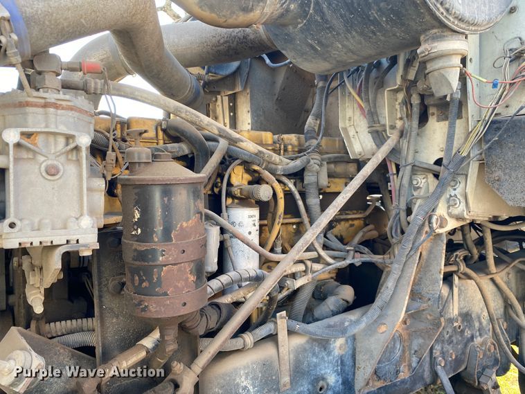 image for item IG9711 1999 International Paystar F5070  semi truck