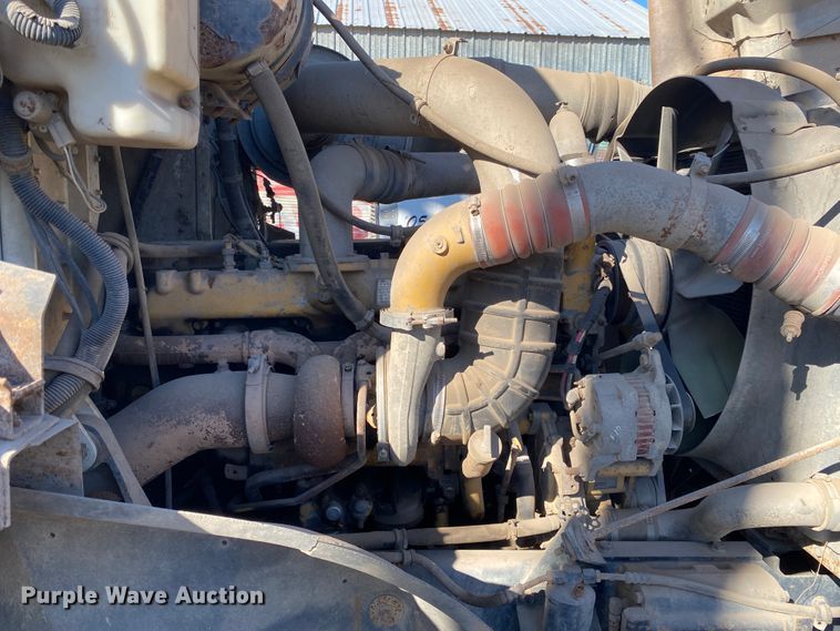 image for item IG9711 1999 International Paystar F5070  semi truck