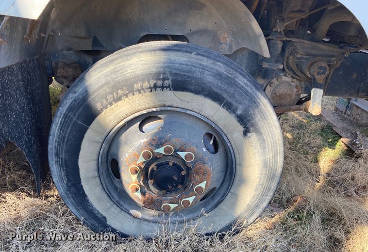 image for item IG9711 1999 International Paystar F5070  semi truck