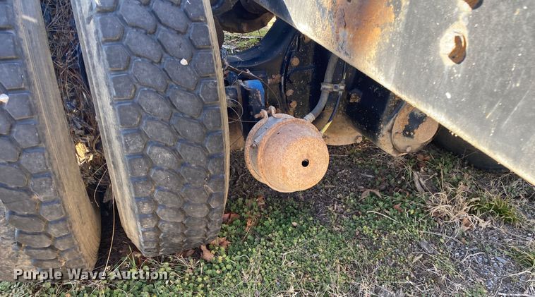 image for item IG9711 1999 International Paystar F5070  semi truck