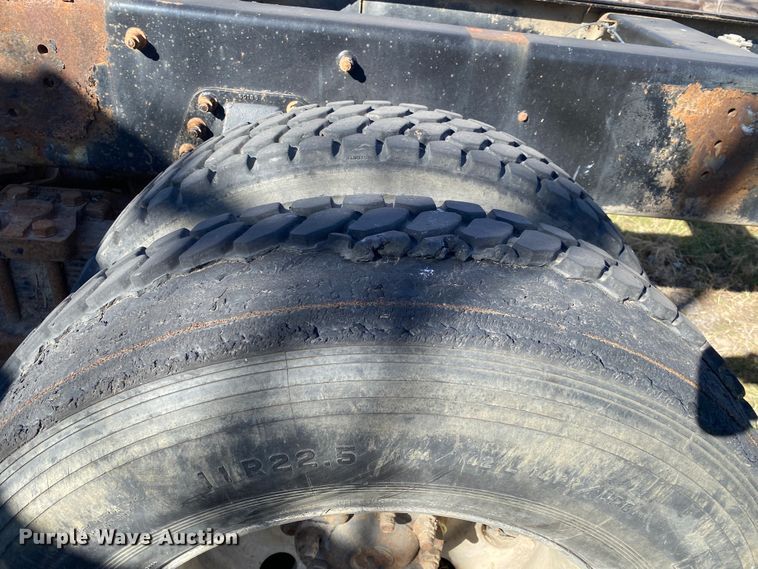 image for item IG9711 1999 International Paystar F5070  semi truck